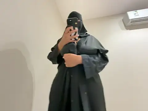 Submissive Arab online show from November 10, 2025, 1:49 pm