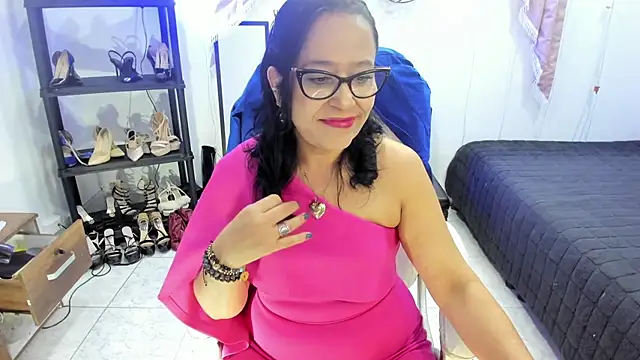 Chanel Doll  online show from November 25, 2025, 10:04 am