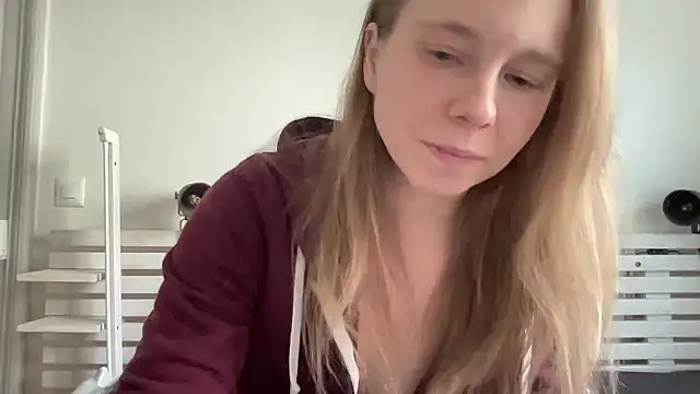 Snapshot of SweetLucy96 chatting on December 24, 2024, 1:28 pm SweetLucy96 online show from December 24, 2024, 1:28 pm