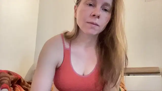 Snapshot of SweetLucy96 chatting on March 19, 2025, 10:22 am SweetLucy96 online show from March 19, 2025, 10:22 am