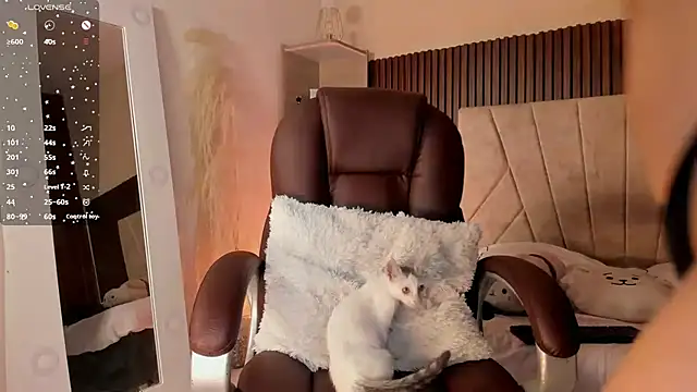  Niah  online show from March 18, 2025, 1:35 am