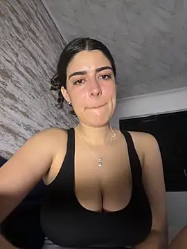  Niah  online show from October 4, 2025, 1:07 am