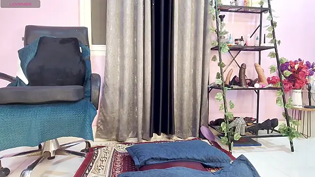 Snapshot of Naughty_nightz chatting on October 4, 2025, 4:41 pm Naughty nightz online show from October 4, 2025, 4:41 pm