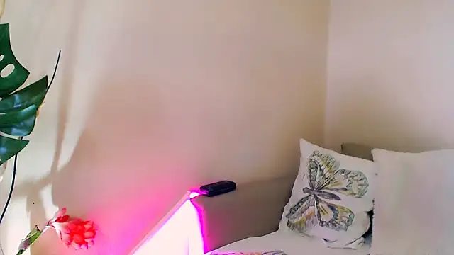 OLIVIA CANDY online show from April 3, 2026, 5:03 am