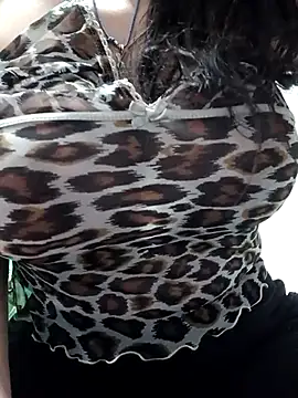 Snapshot of eva750 chatting on February 18, 2026, 9:33 pm eva750 online show from February 18, 2026, 9:33 pm