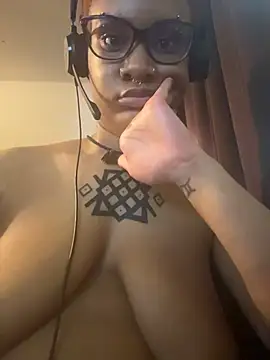 nickytheehawtie online show from March 31, 2026, 8:11 pm