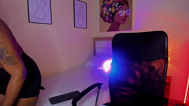 Snapshot of AitanaBrown_ chatting on October 12, 2025, 4:19 pm AitanaBrown  online show from October 12, 2025, 4:19 pm