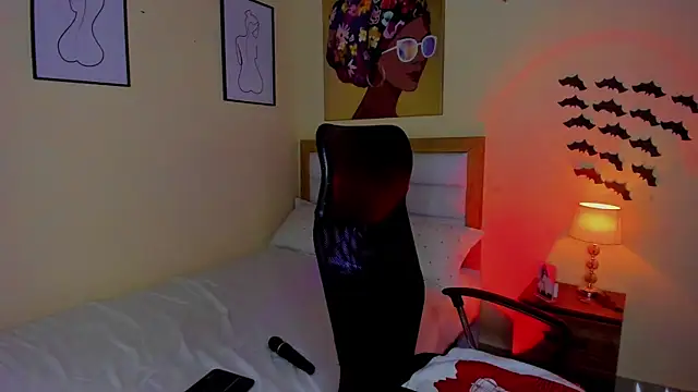 Snapshot of AitanaBrown_ chatting on October 29, 2025, 10:20 pm AitanaBrown  online show from October 29, 2025, 10:20 pm