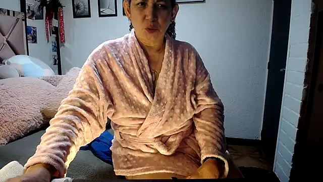 maturehoxx online show from October 10, 2025, 12:55 am