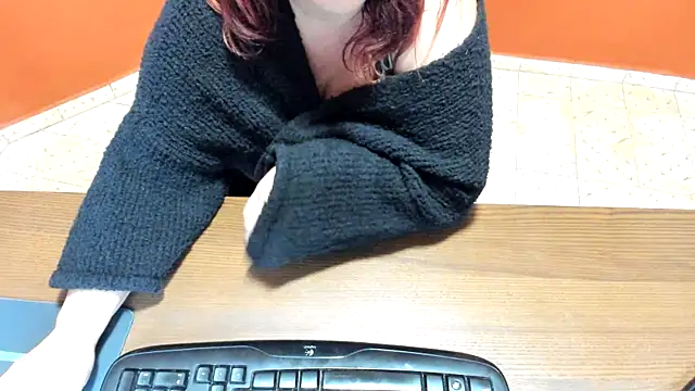 NikkiHolland online show from March 6, 2026, 8:53 am