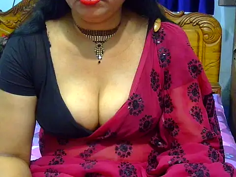 Snapshot of Daneldayna chatting on May 7, 2026, 5:49 pm Daneldayna online show from May 7, 2026, 5:49 pm