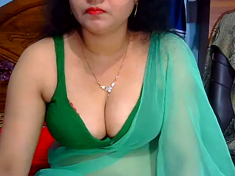 Snapshot of Daneldayna chatting on October 31, 2025, 5:09 pm Daneldayna online show from October 31, 2025, 5:09 pm