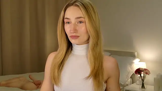 Snapshot of bella__rose chatting on February 18, 2026, 3:30 pm bella rose online show from February 18, 2026, 3:30 pm