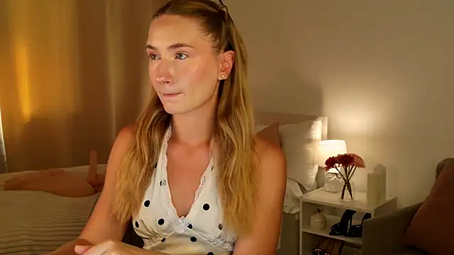 Snapshot of bella__rose chatting on June 26, 2026, 11:49 am bella rose online show from June 26, 2026, 11:49 am