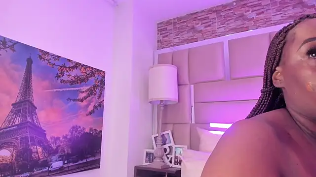 ShaniaBrownn online show from April 17, 2026, 7:49 pm