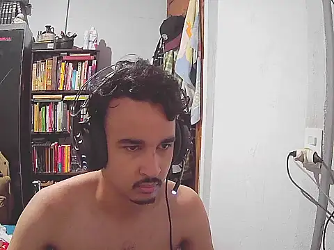 Snapshot of Crispsz13 chatting on October 11, 2025, 5:36 pm Crispsz13 online show from October 11, 2025, 5:36 pm
