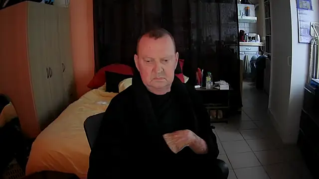 passifsoumis1963 online show from November 11, 2025, 8:20 am