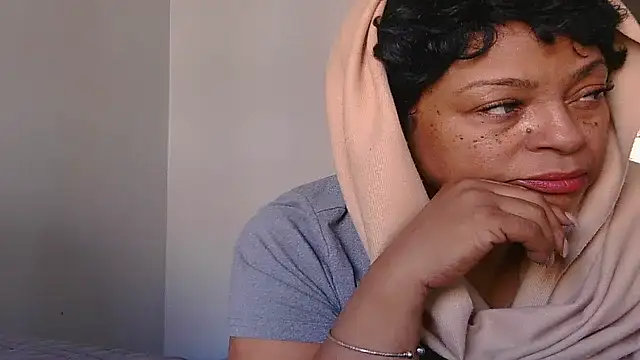 Snapshot of MSweetLindaParks chatting on October 17, 2025, 6:53 pm MSweetLindaParks online show from October 17, 2025, 6:53 pm