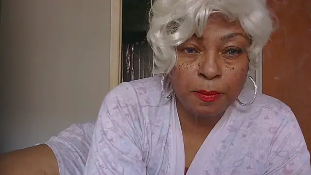 Snapshot of MSweetLindaParks chatting on October 5, 2025, 4:20 pm MSweetLindaParks online show from October 5, 2025, 4:20 pm