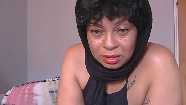 Snapshot of MSweetLindaParks chatting on October 13, 2025, 7:59 pm MSweetLindaParks online show from October 13, 2025, 7:59 pm