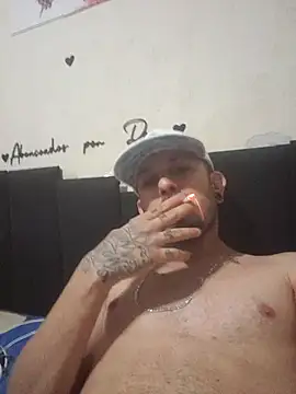 Bulldog2122 online show from October 31, 2025, 8:00 am