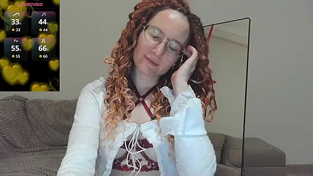 Snapshot of AgnesGraham chatting on August 3, 2026, 9:52 pm AgnesGraham online show from August 3, 2026, 9:52 pm