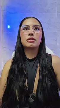 LauraRuiz1 online show from May 21, 2026, 1:03 am