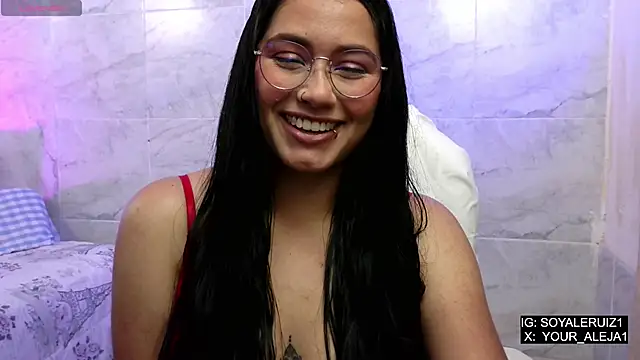 LauraRuiz1 online show from May 22, 2026, 1:14 am