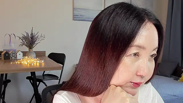 AvroraSakura online show from October 1, 2025, 10:20 am