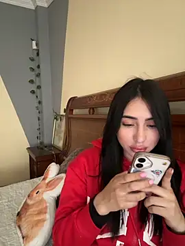 isabella jade online show from October 7, 2025, 1:23 pm