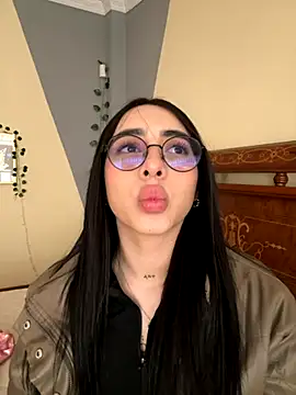 isabella jade online show from September 9, 2025, 1:42 pm