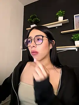 isabella jade online show from January 8, 2026, 11:00 pm