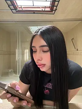 isabella jade online show from October 22, 2025, 1:21 pm