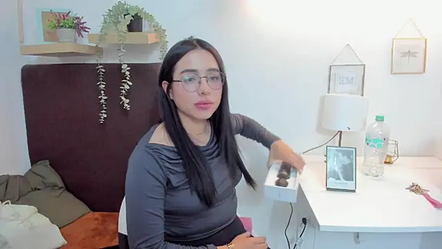 isabella jade online show from February 25, 2025, 6:55 pm