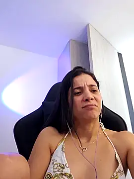 Snapshot of miaeyes chatting on December 3, 2024, 3:17 pm miaeyes online show from December 3, 2024, 3:17 pm