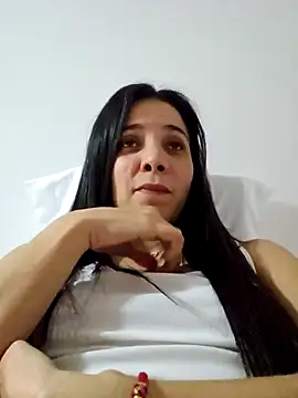 Snapshot of miaeyes chatting on January 6, 2025, 12:59 am miaeyes online show from January 6, 2025, 12:59 am