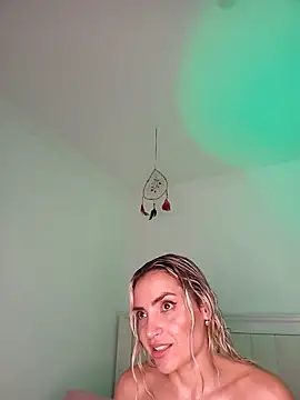 Snapshot of ASHLEY_BLAIR chatting on September 22, 2025, 10:05 pm ASHLEY BLAIR online show from September 22, 2025, 10:05 pm