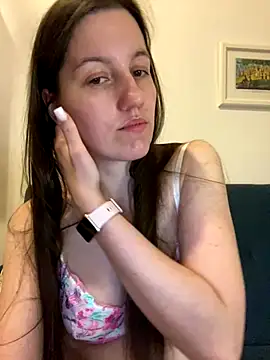 Nicole-Ray online show from December 14, 2025, 7:30 pm