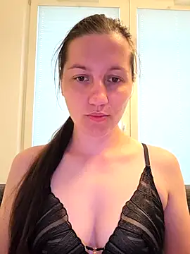Snapshot of Nicole-Ray chatting on June 14, 2026, 6:20 pm Nicole-Ray online show from June 14, 2026, 6:20 pm