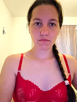 Snapshot of Nicole-Ray chatting on August 5, 2026, 6:24 pm Nicole-Ray online show from August 5, 2026, 6:24 pm