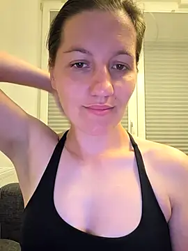 Snapshot of Nicole-Ray chatting on July 5, 2026, 8:15 pm Nicole-Ray online show from July 5, 2026, 8:15 pm