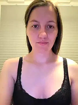 Snapshot of Nicole-Ray chatting on July 15, 2026, 10:28 pm Nicole-Ray online show from July 15, 2026, 10:28 pm