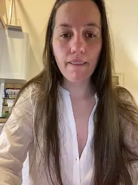 Nicole-Ray online show from October 5, 2025, 8:32 pm