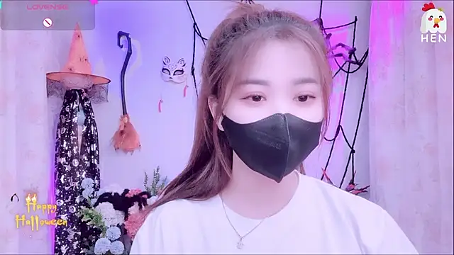 hen237 online show from November 3, 2025, 1:00 am