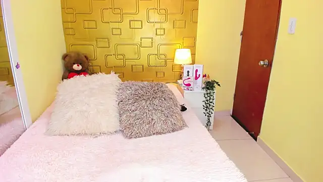 Snapshot of Julia_Haye chatting on October 9, 2025, 2:45 am Julia Haye online show from October 9, 2025, 2:45 am