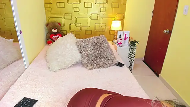 Snapshot of Julia_Haye chatting on October 10, 2025, 2:56 am Julia Haye online show from October 10, 2025, 2:56 am