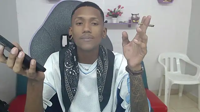 Snapshot of ManSant chatting on March 8, 2025, 2:51 pm ManSant online show from March 8, 2025, 2:51 pm