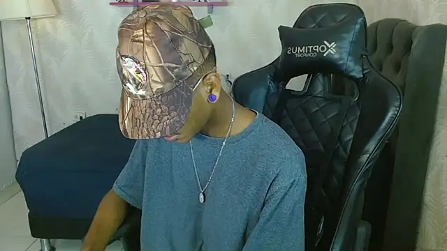 Snapshot of ManSant chatting on October 9, 2025, 3:01 pm ManSant online show from October 9, 2025, 3:01 pm