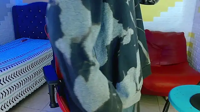 Snapshot of ManSant chatting on October 28, 2025, 3:22 pm ManSant online show from October 28, 2025, 3:22 pm