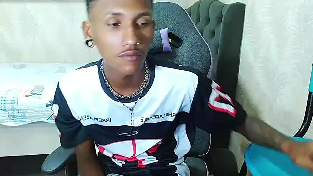 Snapshot of ManSant chatting on March 17, 2025, 4:22 pm ManSant online show from March 17, 2025, 4:22 pm